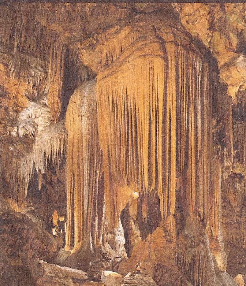 Luray Caverns.jpg (399470 bytes)