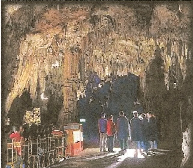 Postojna Cave Photo.jpg (151928 bytes)